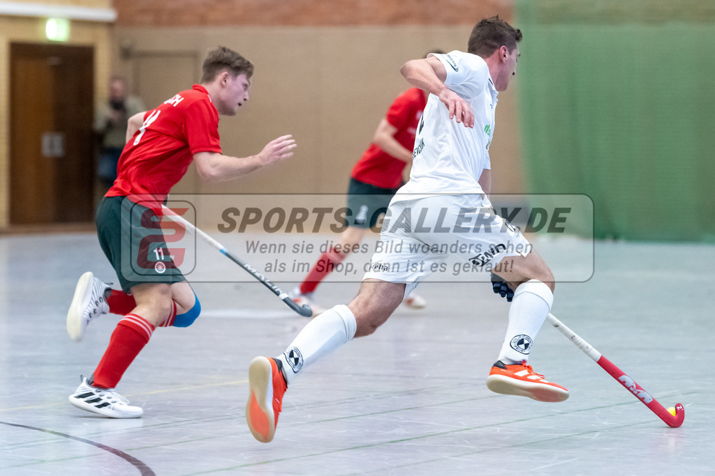 SFE_20230115_0099 | 1. Bundesliga Hockey Herren Schwarz-Weiss Neuss - Crefelder HTC am 15.01.2023 in  (Sporthalle Jahnerstrasse), Photo: Stephan Fehrmann 2022 (Sports-Gallery),Julian Dettmer ( Schwarz-Weiss Neuss #12 ) ,Elias Friedrich ( Crefelder HTC #11 )