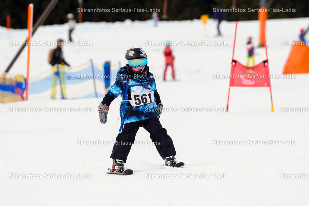 SRF_02.01.2026_0954 | Skirennfotos,Serfaus,Fiss,Ladis,Kinderskirennen,Winter,Tirol,Oberland,skirace,SFL,feelfree,weil wir's genießen,ski,Ski,skifahren,Sonnenplateau, - Realisiert mit Pictrs.com