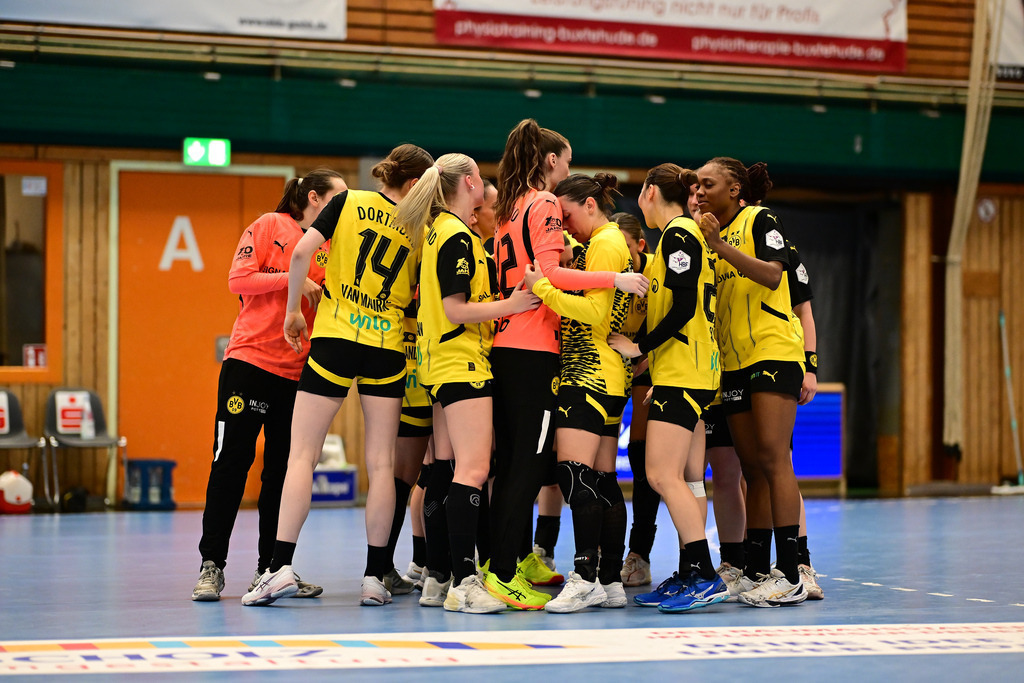 Handball I Frauen I Saison 2024-2025 I 1. HBF I 12. Spieltag I Buxtehuder SV - Borussia Dortmund | Borussia Dortmund Frauen - Realisiert mit Pictrs.com
