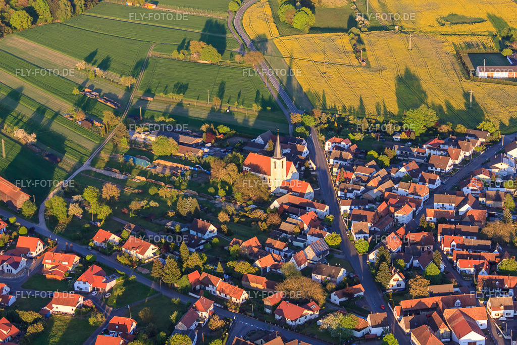 St. Ludwig im Abendlicht | Luftbild: St. Ludwig im Abendlicht in Scheibenhardt im Bundesland Rheinland-Pfalz in Deutschland. Foto: IMG_64426.jpg vom 17.04.2014 durch Werner Riehm/FLY-FOTO.de - Realisiert mit Pictrs.com