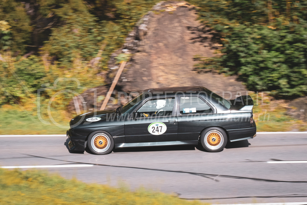 21. Arosa ClassicCar 2025 - 7. =September= 2025 | Hanspeter Weller aus Davos Platz (SUI) in einem BMW M3 E30 aus dem Jahre 1988 mit Startnummer 247 am Arosa ClassicCar 2025 in der Kategorie Classic Trophy..@arosaclassiccar, @arosa.official, #arosaclassiccar, #arosa, #76curves, #classiccarBild: Sportfotografie Markus Aeschimann | www.markus-aeschimann.ch - Realisiert mit Pictrs.com