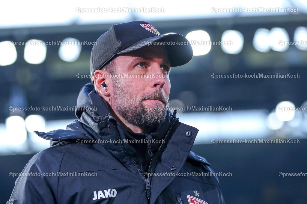 BVB08022502183 | 08.02.2025, Fußball, Borussia Dortmund - VfB Stuttgart, 1. Fußball Bundesliga, 21. Spieltag, Signal Iduna Park, Saison 2024 2025: Sebastian Hoeneß (Cheftrainer VfB Stuttgart)DFB regulations prohibit any use of photographs as image sequences and or quasi-video.