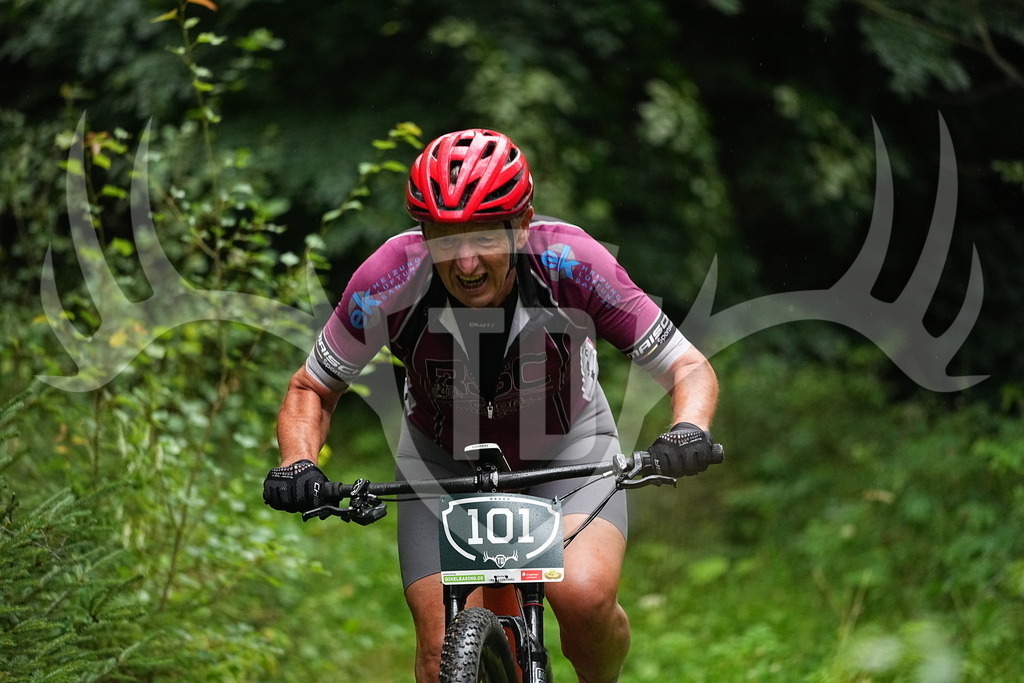 FC109527 | Fotogalerie der Treibjagd im Dunkelwald - Dein MTB Etappenrennen im Erzgebirge - Realisiert mit Pictrs.com