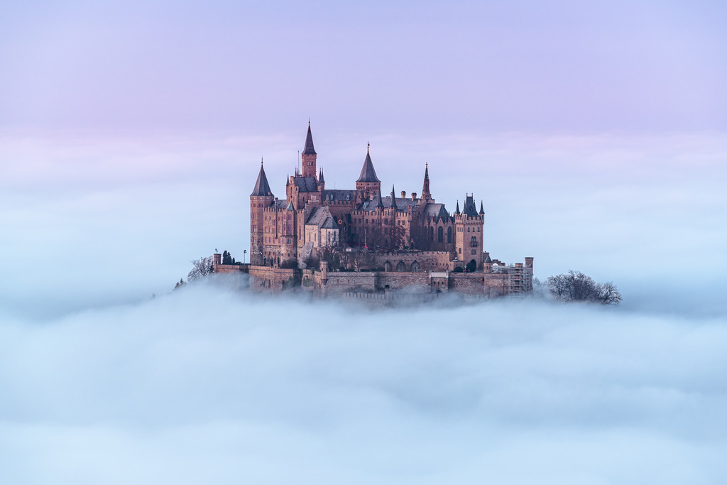 Burg Hohenzollern im Nebel | Heiko Oßwald - Realisiert mit Pictrs.com