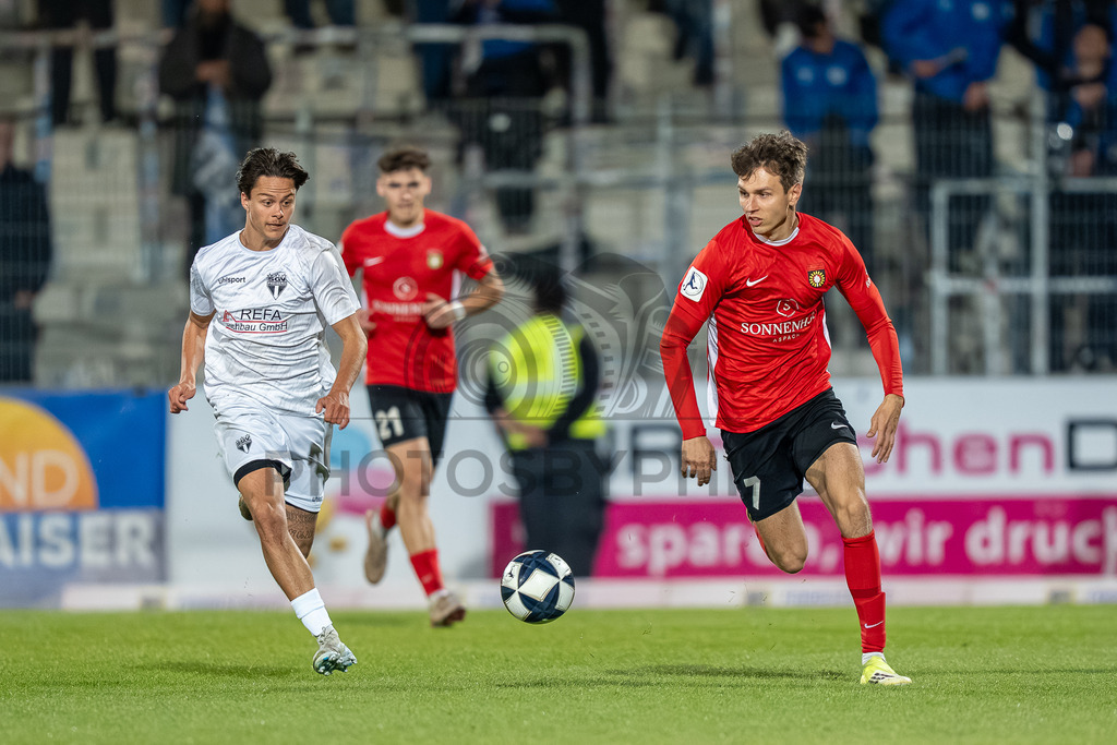 SG Sonnenhof Großaspach vs. SGV Freiberg, Fussball, Regionalliga Suedwest, 30. Spieltag, 22.04.2026 | Valentyn Podolskyi (SG Sonnenhof Großaspach, #07),SG Sonnenhof Großaspach vs. SGV Freiberg, Fussball, Regionalliga Suedwest, 30. Spieltag, 22.04.2026