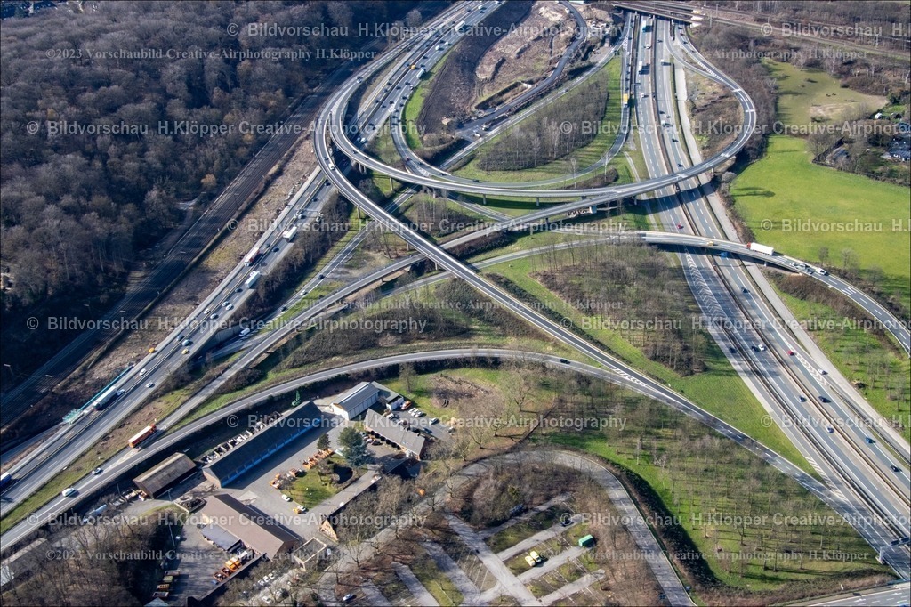 Luftbild Duisburg Autobahnkreuz Kaiserberg A3_A40-5982_prot | Luftbild Duisburg,Autobahnkreuz Kaiserberg A40,,A3 2023,Luftbildfotografie Hermann Klöpper/ Creative-Airphotography - Realisiert mit Pictrs.com