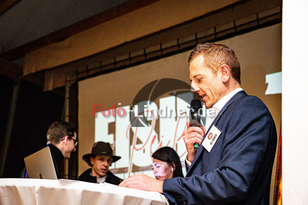 Benefizabend zur Rettung der Eishalle Peißenberg | Benefizabend Eishalle, Benefizabend zur Rettung der Eishalle Peißenberg, 20250123,Uli Mach Moderator des Abends,2025-01-23 in Peißenberg (Pfarrheim St. Barbara)Uli MachCopyright: WolfgangxLindner foto-lindner.de