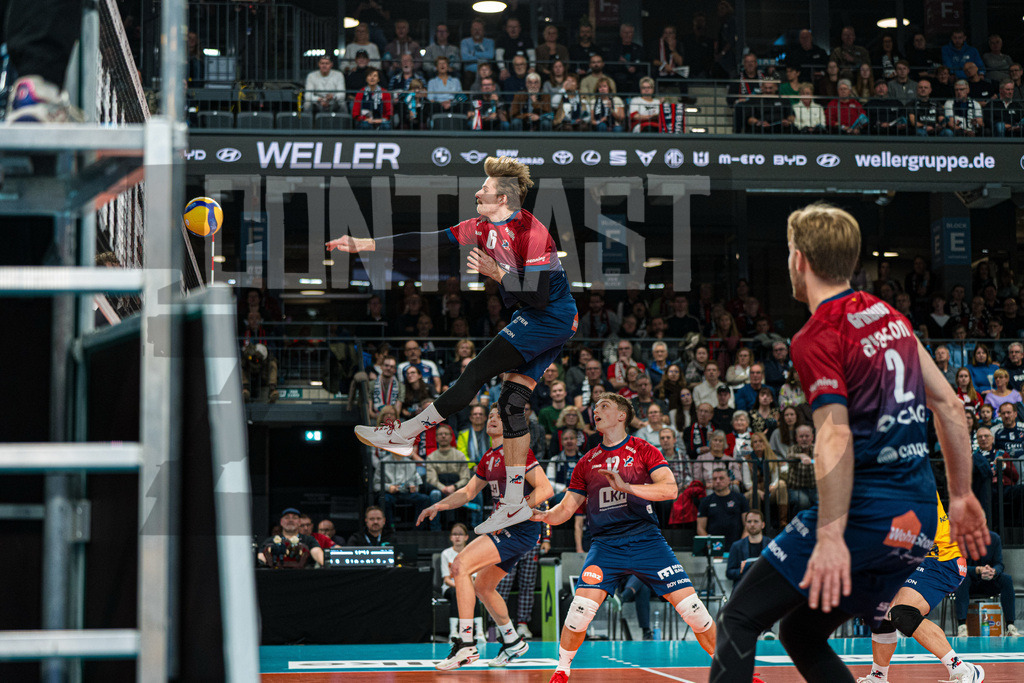 Volleyball I Herren I Saison 2025/2026 I Bundesliga I SVG Lüneburg - Barock Volleys MTV Ludwigsburg | Jackson Clifford Howe (6, SVG Lüneburg) im Angriff - Realisiert mit Pictrs.com