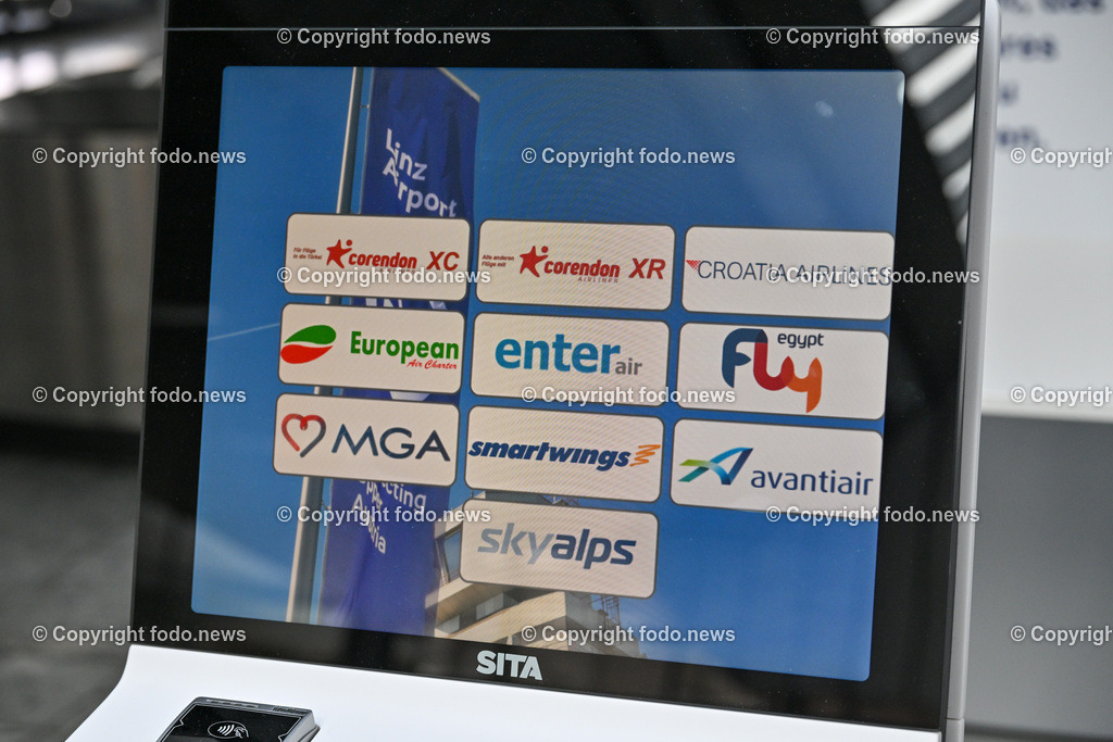 Flughafen Linz_ Linz Airport_ Linz-Hoersching_ 30.10.2023-5 | 30.10.2023, Linz Hoersching, AUT, Flughafen Linz, Linz Airport, im Bild Self Check In Automat