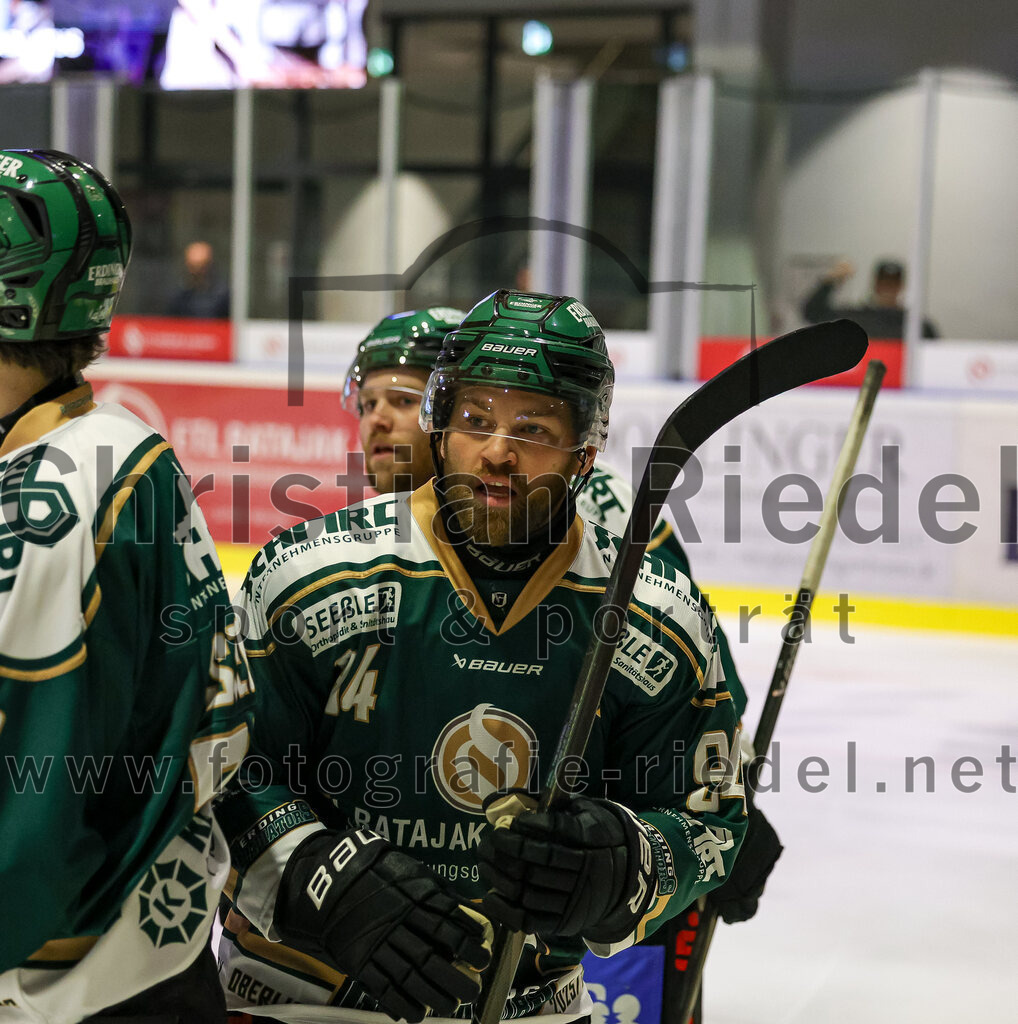 2025-11-25_115_TSV_Erding_gegen_EHF_Passau_Black_Hawks | Erding, Deutschland, 25.11.2025:Eishockey, Oberliga Süd 2025 / 2026, 20. Spieltag, TSV Erding gegen EHF Passau Black Hawks, Endergebnis: 2:3 n.V.Markus Eberhardt (Erding Gladiators, #94)Foto: Christian Riedel / fotografie-riedel.net