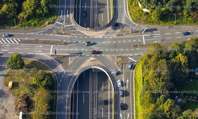 Kreuztal230911972-2 | Luftbild, Straßenverkehrskreuzung Unterführung Hüttentalstraße Bundesstraße B54 mit Bottenbacher Straße, Stone Graffiti, Buschhütten, Kreuztal, Siegerland, Nordrhein-Westfalen, Deutschland