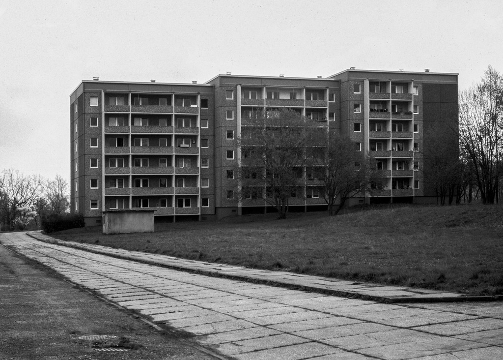 Gera-Lusan | WBS70 – Ostmoderne / Mittelganghaus - Realisiert mit Pictrs.com