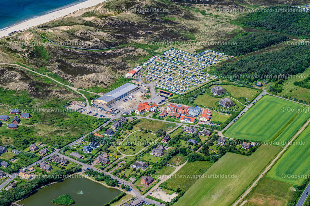 Sylt_Wenningstedt_Campingplatz_ELS_5078130625 | WENNINGSTEDT-BRADERUP (SYLT) 13.06.2025 Wohnwagen und Zelte- Campingplatz - und Zeltplatz in Wenningstedt-Braderup (Sylt) auf der Insel Sylt im Bundesland Schleswig-Holstein, Deutschland. // Camping with caravans and tents in Wenningstedt-Braderup (Sylt) on Island Sylt in the state Schleswig-Holstein, Germany. Foto: Martin Elsen