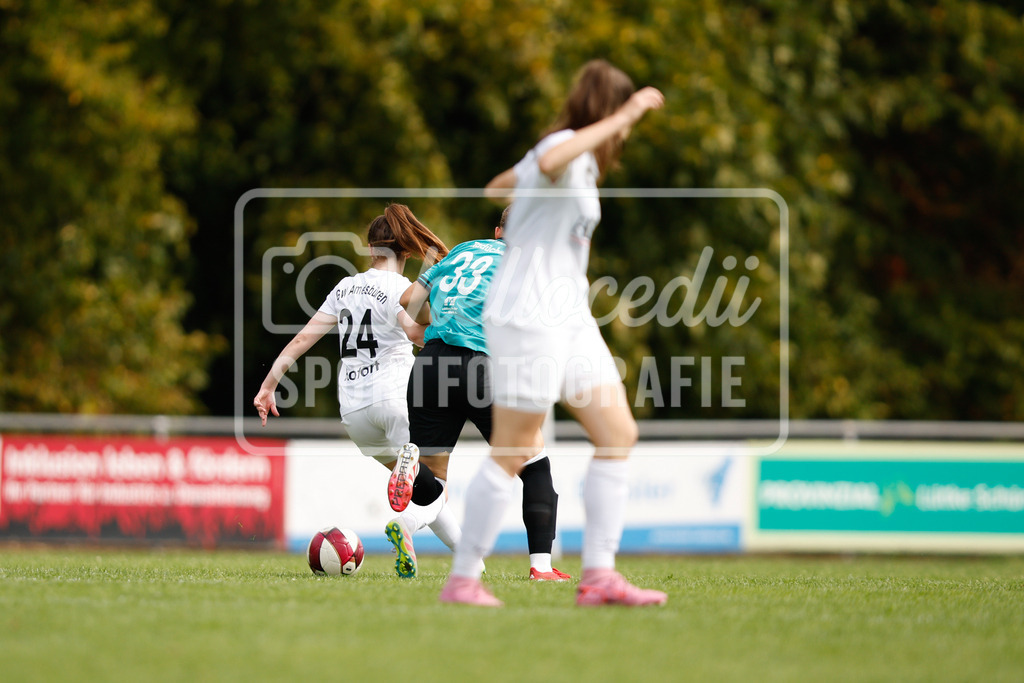 Fußball I Frauen I Westfalenpokal 26-27 I DJK GW Amelsbüren - SSV Rhade  I 18717 | Nele Kofort (24, DJK GW Amelsbüren) und Nele Wansing (33, SSV Rhade) im Zweikampf - Realisiert mit Pictrs.com