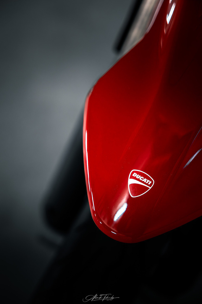 Hypermotard 698 Mono | Entdecken Sie die faszinierende Welt von Alexander Tschuncky Arts: Kreative Fotografie, atemberaubende Automobilkunst und hochwertiger Bilderdruck. Lassen Sie sich inspirieren! - Realisiert mit Pictrs.com