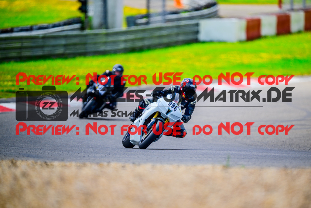 MaZZes_FotoMatrix_240717_6007705_8213 | GELB