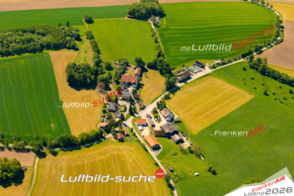 Das Luftbild zeigt :  Tännesberg - Die Luftaufnahme wurde 2024 vom UL-Flugzeug aus erstellt ( keine Drohne ) - Hochauflösende Luftaufnahme - Für grossformatige Ausdrucke geeignet. Die Geschenkidee !Mit Lizenz und Bildrechte bestellbar