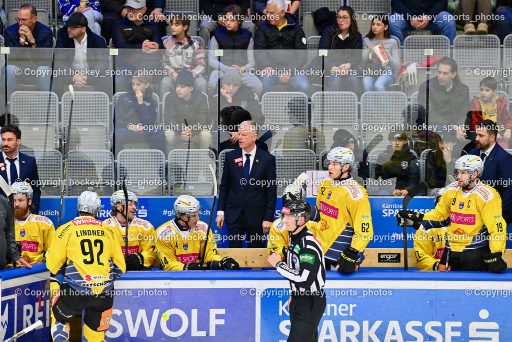 EC IDM WÄRMEPUMPEN VSV vs. Vienna Capitals | Spielerbank Vienna Capitals, Headcoach Vienna Capitals CONSTANTINE KEVIN, Asisstentcoach Vienna Capitals FABIAN SCHOLZ, Asisstentcoach Vienna Capitals Rafael Rotter, EC IDM WÄRMEPUMPEN VSV vs. Vienna Capitals, EC IDM WÄRMEPUMPEN VSV vs. Vienna Capitals am 16.11.2025 in Villach (Stadthalle Villach), Austria, (Photo by Bernd Stefan)