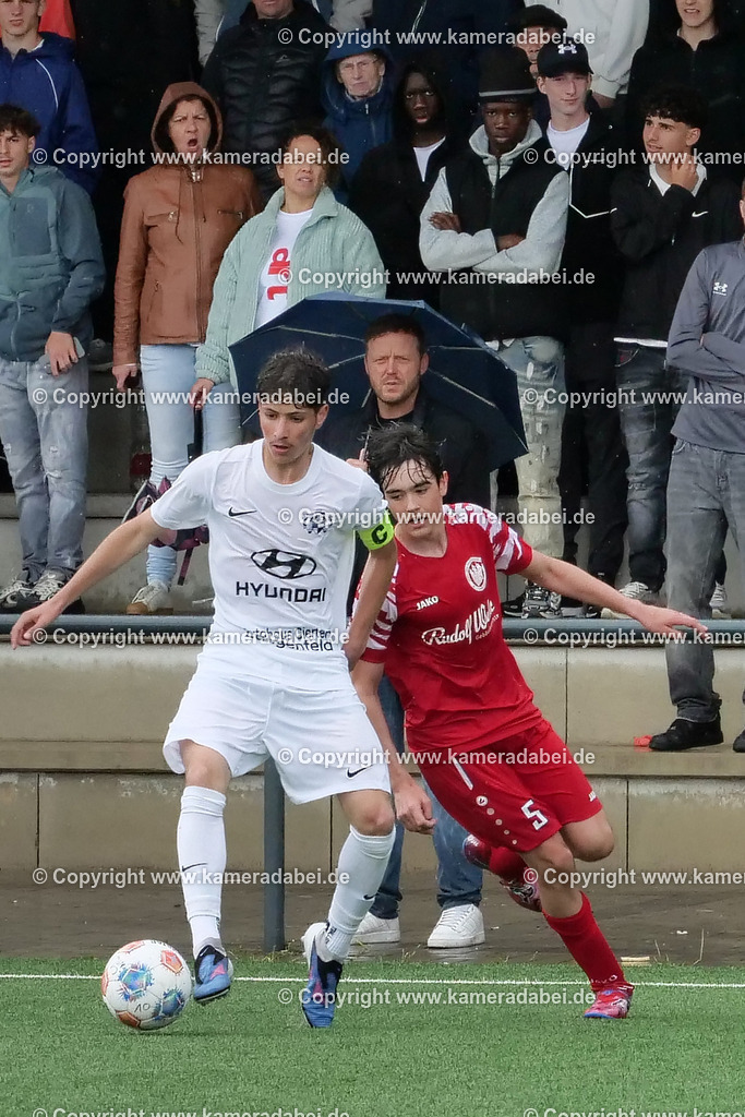 Fußball : C-Junioren : Aufstieg Regionalliga West : SUS 09 Dinslaken - Vfb 03 Hilden am 04.06.2026 in Dinslaken | Fußball : C-Junioren : Aufstieg Regionalliga West : SUS 09 Dinslaken (rotr Trikots)- Vfb 03 Hilden (weiße Trikots) am 04.06.2026 in Dinslaken - Realisiert mit Pictrs.com