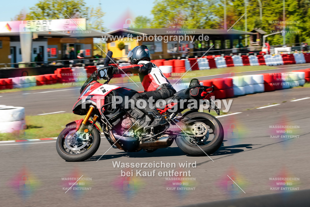 Moto-TeamOBK-21519 | Hier findet Ihr Bilder von Touristenfahrten auf der Nürburgring Nordschleife oder von anderen Veranstaltungen die ich besucht habe. Viel Spass beim Durch Schauen 