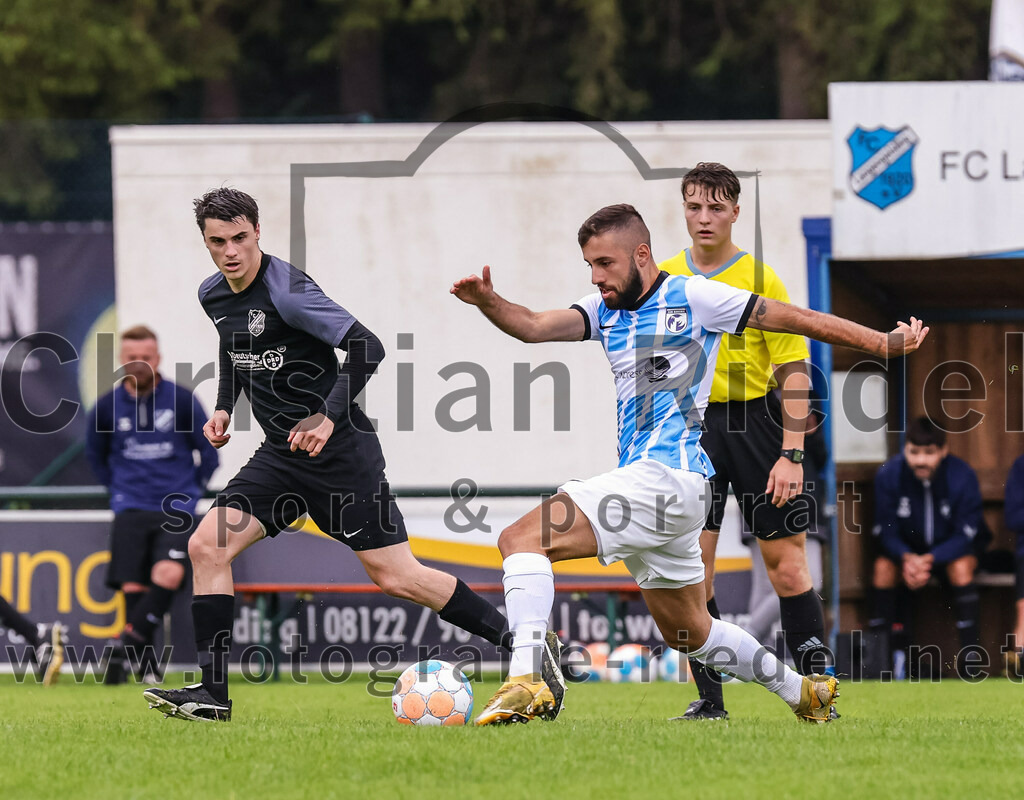 2023-08-05_092_FC_Langengeisling_gegen_SVN_Muenchen | Erding, Deutschland, 05.08.2023:
Fußball, Bezirksliga Oberbayern Ost 2023 / 2024, 2. Spieltag, FC Langengeisling gegen SVN München, Endergebnis: 1:3

Paul Bucher (FC Langengeisling, #18), Baran Sagiroglu (SVN München, #2)

Foto: Christian Riedel / fotografie-riedel.net
