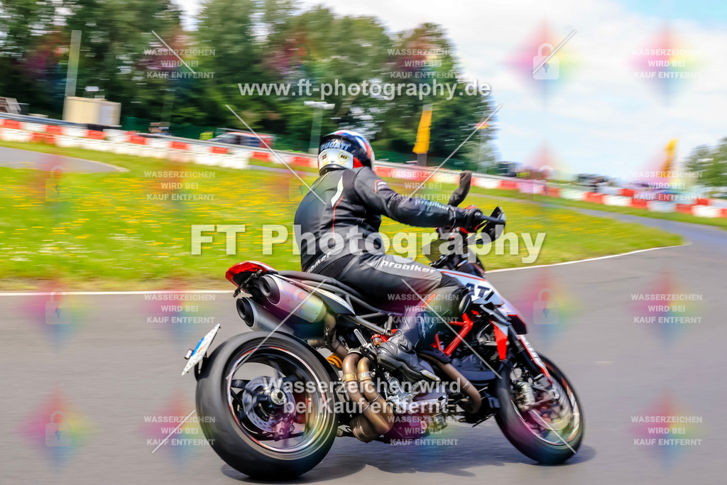 VBK-8140 | Hier findet Ihr Bilder von Touristenfahrten auf der Nürburgring Nordschleife oder von anderen Veranstaltungen die ich besucht habe. Viel Spass beim Durch Schauen 