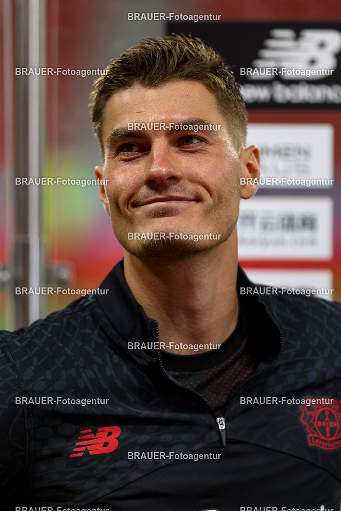 Bayer 04 Leverkusen vs Eintracht Frankfurt - Bundesliga  | Leverkusen, Deutschland, 12.09.25:   Patrick Schick (Bayer 04 Leverkusen) lächelt, lacht waehrend des Spiels der Bundesliga zwischen  Bayer 04 Leverkusen vs Eintracht Frankfurt in der BayArena(Foto von Brauer-Fotoagentur / Adrian Schlueter)