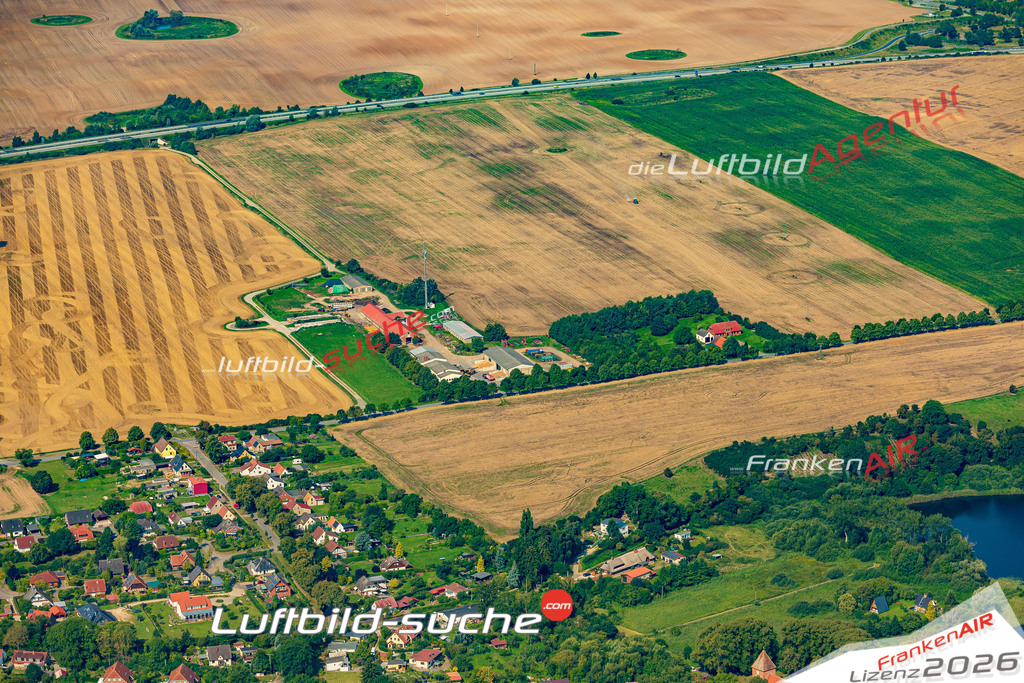 Luftaufnahme Zittow Leezen - Die Luftaufnahme wurde 2025 vom UL-Flugzeug heraus erstellt ( ohne Drohne ) - Hochauflösende Luftaufnahme - für professionelle Ausdrucke geeignet. Die Geschenkidee !Mit Lizenz und Bildrechte bestellbar
