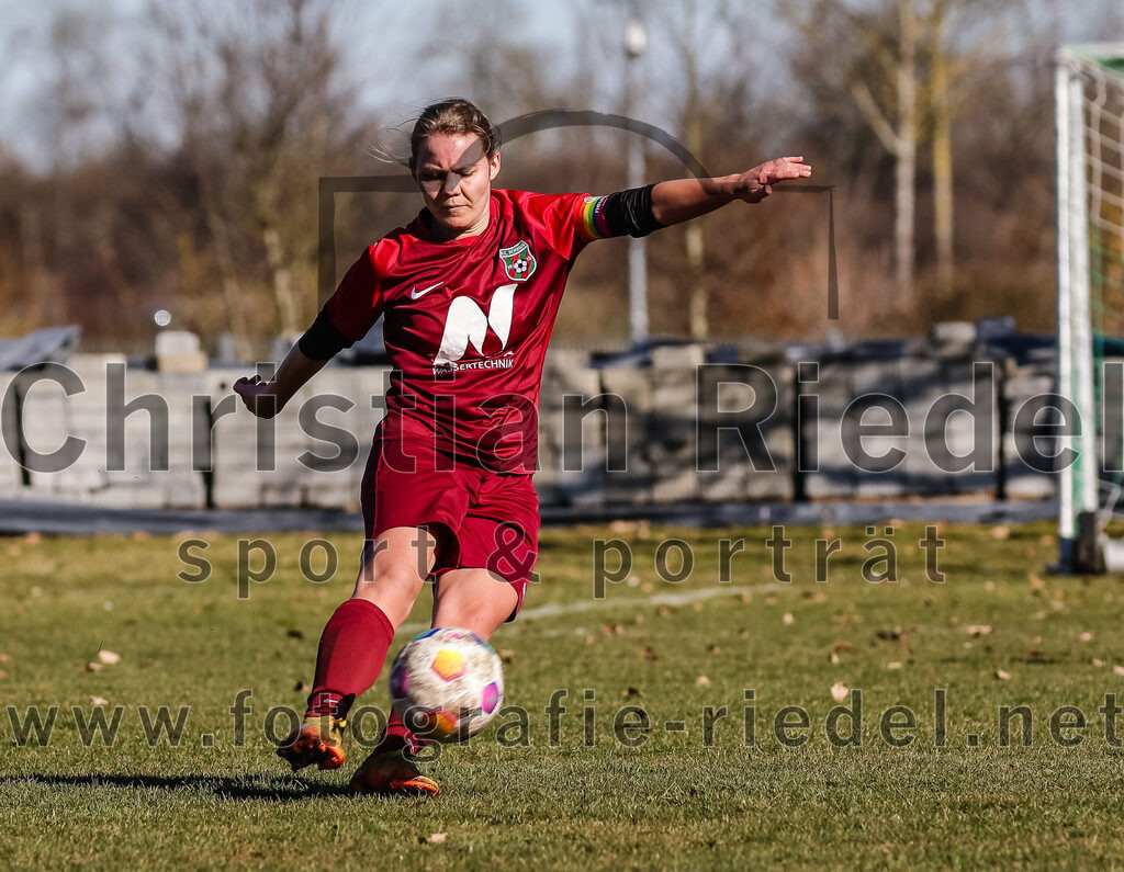 2024-02-25_052_FC_Schwaig_gegen_TSV_Eching | Oberding, Deutschland, 25.02.2024:
Fußball, Bezirksliga 2023 / 2024, Testspiel, FC Schwaig gegen TSV Eching, Endergebnis: 0:5

Christina Lommer (FC Schwaig, #7)

Foto: Christian Riedel / fotografie-riedel.net
