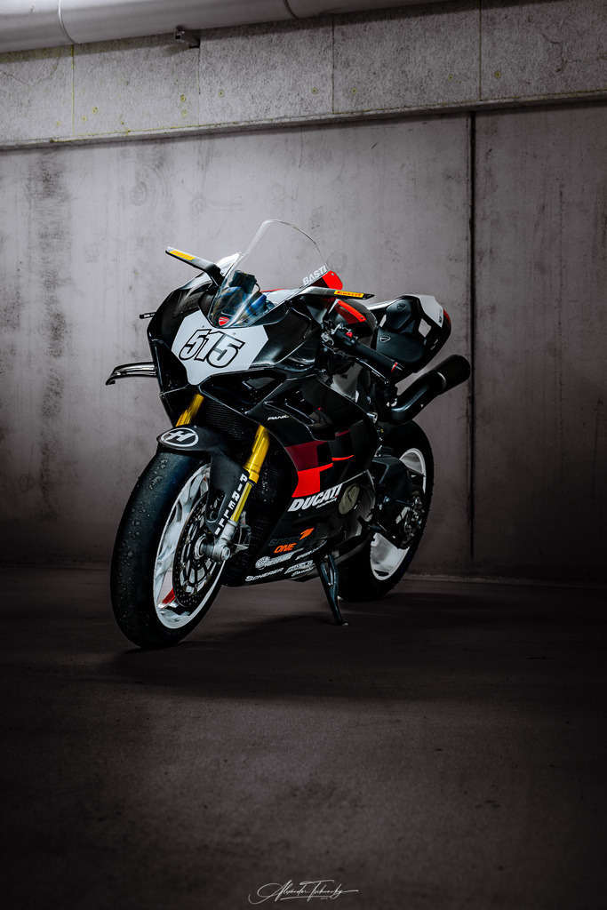 Ducati Panigale V4S | Entdecken Sie die faszinierende Welt von Alexander Tschuncky Arts: Kreative Fotografie, atemberaubende Automobilkunst und hochwertiger Bilderdruck. Lassen Sie sich inspirieren! - Realisiert mit Pictrs.com