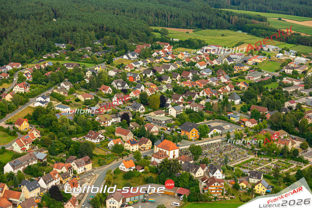 Das Luftbild zeigt :  Hollfeld - Die Luftaufnahme wurde 2024 vom UL-Flugzeug aus erstellt ( keine Drohne ) - Hochauflösende Luftaufnahme - Für grossformatige Ausdrucke geeignet. Die Geschenkidee !Mit Lizenz und Bildrechte bestellbar