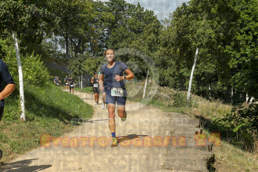 250824_1240_EX1_0118 | Sportfotografie im Rhein-Sieg Kreis, Köln, Bonn, NRW, Rheinland Pfalz, Hessen, etc. Unser Tätigkeitsfeld umfasst den Laufsport vom Volkslauf über den Marathon, Duathlon, Triathon bis zum Ultralauf wie Kölnpfad Ultra oder Schindertrail.