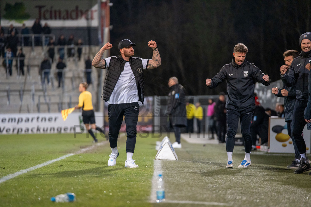 SG Sonnenhof Grossaspach vs. SSV Ulm 1846 Fussball, Fussball, WFV-Pokal, Viertelfinale, 01.04.2026 | Pascal Reinhardt (Trainer SG Sonnenhof Großaspach) freut sich ueber den Sieg,SG Sonnenhof Grossaspach vs. SSV Ulm 1846 Fussball, Fussball, WFV-Pokal, Viertelfinale, 01.04.2026