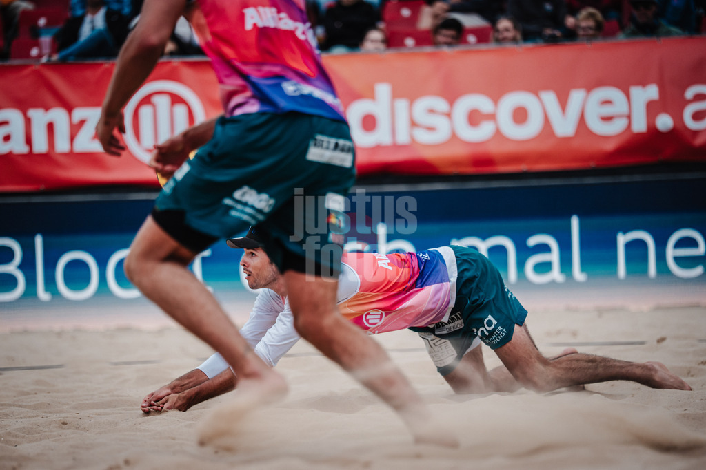 Beachvolleyball | Männer | Allianz German Beach Tour 2025 | Tourstop Berlin | 22.08.2025 | Niklas Held springt zum Ball