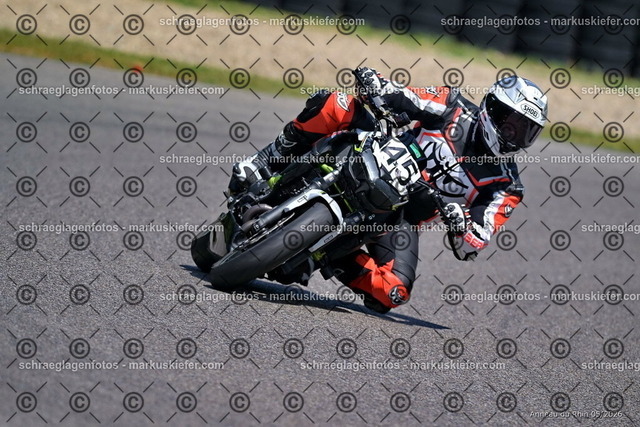 26BT02-1733 | markuskiefer.com - Realisiert mit Pictrs.com