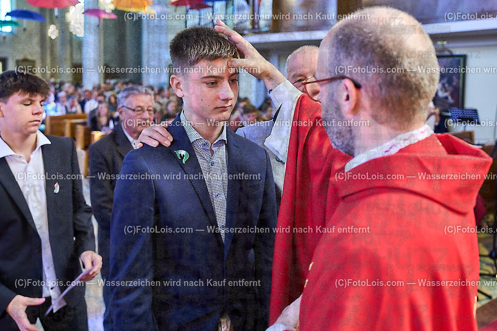 ALP1070_PfarrFirmung Wieselburg_Firmvorgang | (C)FotoLois.com, Alois Spandl, Firmung in der Pfarrkirche Wieselburg mit Generalvikar Dr. Christoph Weiss, Dechant Pfarrer Daniel Kostrzycki und Monignore Franz Dammerer, Sa 15. Juni 2024.