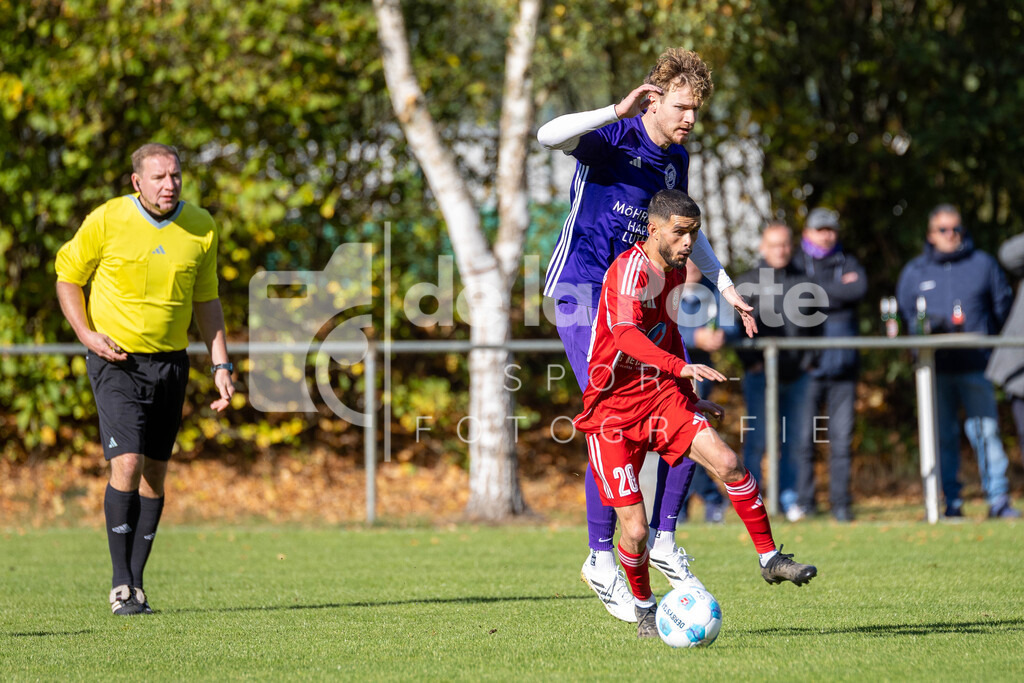 Sperber Veerßen - Abdellaoui_ Ilyes (dahinter Niels Hachmeister) vs SV Holdenstedt II 191025 dlP | immodelaporte-sportfotos - Realisiert mit Pictrs.com