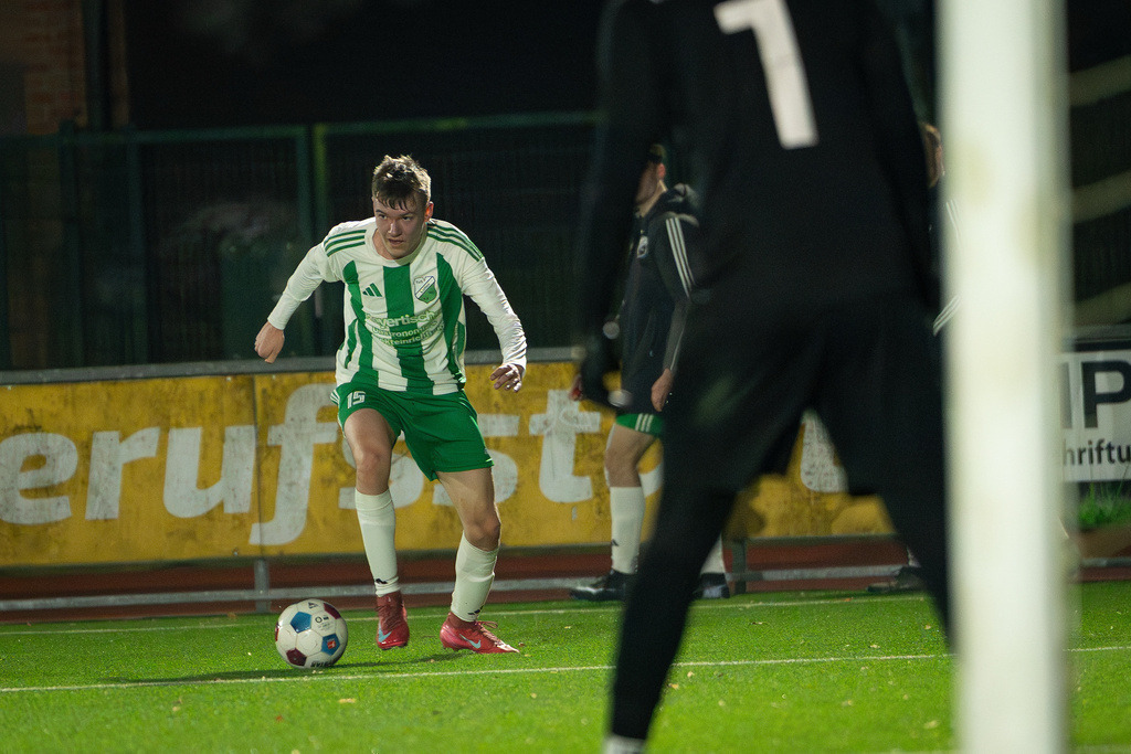 Fußball I Herren I Saison 2025-2026 I Freundschaftsspiel I TSV Grossenkneten - TuS Lutten I 1208 | Joshua Gruner (15, TuS Lutten) - Realisiert mit Pictrs.com