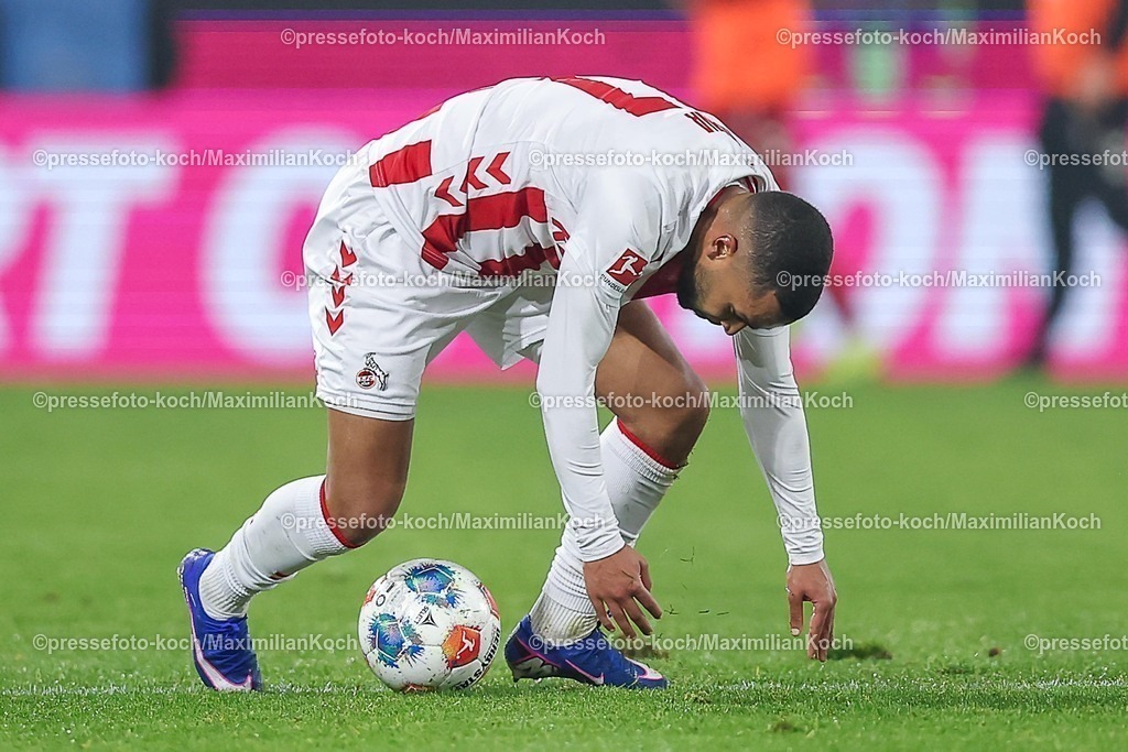 1FC14012601019 | 14.01.2026, Fußball, 1. FC Köln - FC Bayern München, 1. Fußball Bundesliga, 17. Spieltag, RheinEnergie-STADION, Saison 2025 2026: Linton Maina (1FC Koeln #37) stolpert DFB regulations prohibit any use of photographs as image sequences and or quasi-video.