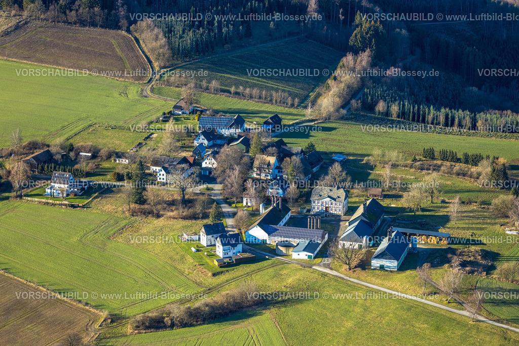 Meschede230205930 | Luftbild, Schederberge mit Hof und Fachwerkhaus, Berghausen, Meschede, Sauerland, Nordrhein-Westfalen, Deutschland
