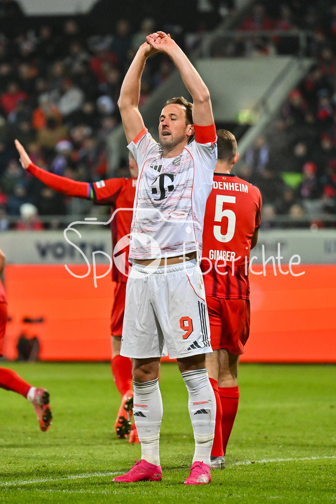 1. FC Heidenheim - FC Bayern München | HEIDENHEIM, GERMANY - 21. DECEMBER: Harry KANE (FC Bayern Munich 9) ärgert sich über eine vergebene Torchance während dem Bundesligamatch zwischen dem 1. FC Heidenheim und dem FC Bayern München am 15. Spieltag in der Voith-Arena / DFL REGULATIONS PROHIBIT ANY USE OF PHOTOGRAPHS AS IMAGE SEQUENCES AND/OR QUASI-VIDEO