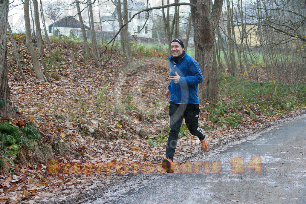 221211_0932_EX1_3639 | Sportfotografie im Rhein-Sieg Kreis, Köln, Bonn, NRW, Rheinland Pfalz, Hessen, etc. Unser Tätigkeitsfeld umfasst den Laufsport vom Volkslauf über den Marathon, Duathlon, Triathon bis zum Ultralauf wie Kölnpfad Ultra oder Schindertrail.