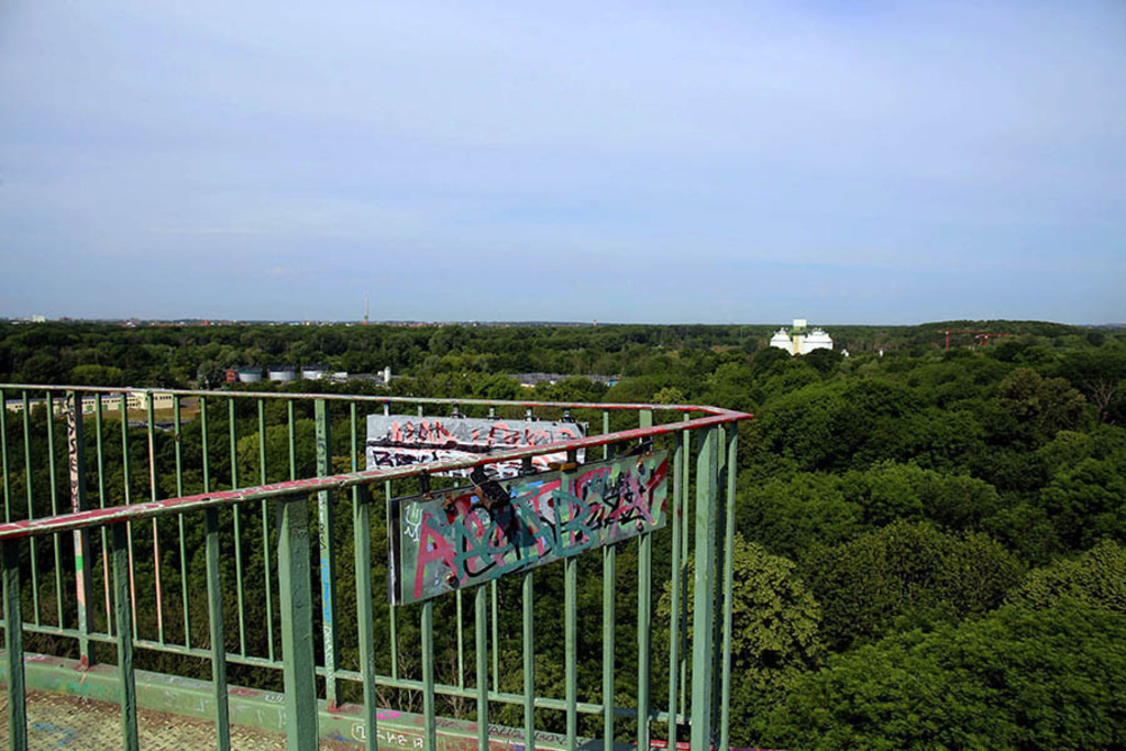 Bildlexikon Leipzig - Aussichtsturm im Rosental | Das Team hinter BILDLEXIKON LEIPZIG bündelt historische wie aktuelle Informationen über die Stadt Leipzig in Text und Bild auf einer Plattform und stellt diese der interessierten Öffentlichkeit zur Verfügung.