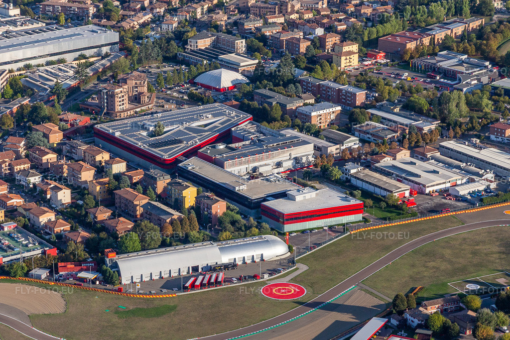 Vue aérienne: Circuit de Formule 1 de Ferrari, Pista di Fiorano, Circuito di Fiorano à Fiorano Modenese dans le département Modena, Italie – .Photo: IMG_134589.jpg prise le 19/09/2022 par Werner Riehm/FLY-FOTO.eu – Résolution de l'original: 5087 x 3391 px – WWW.FERRARI.COM