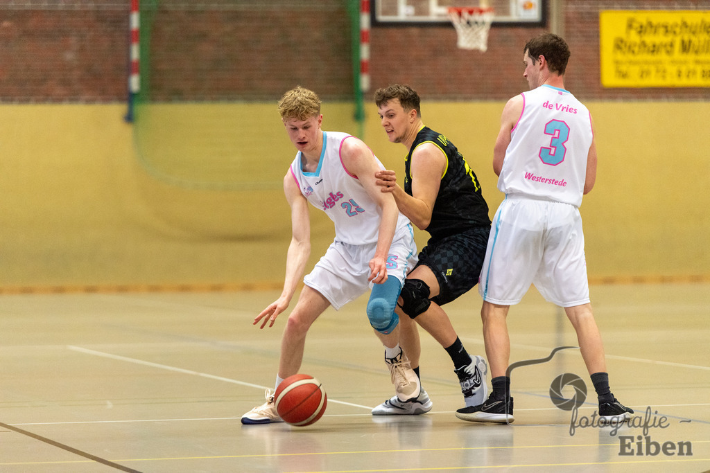 TSG Westerstede 3-VFL Löningen | TSG Westerstede 3 (weiß)-VFL Löningen (schwarz) am 14.01.2024; in Westerstede (Hössensporthalle), Photo: Philip Eiben 2023 - Realisiert mit Pictrs.com