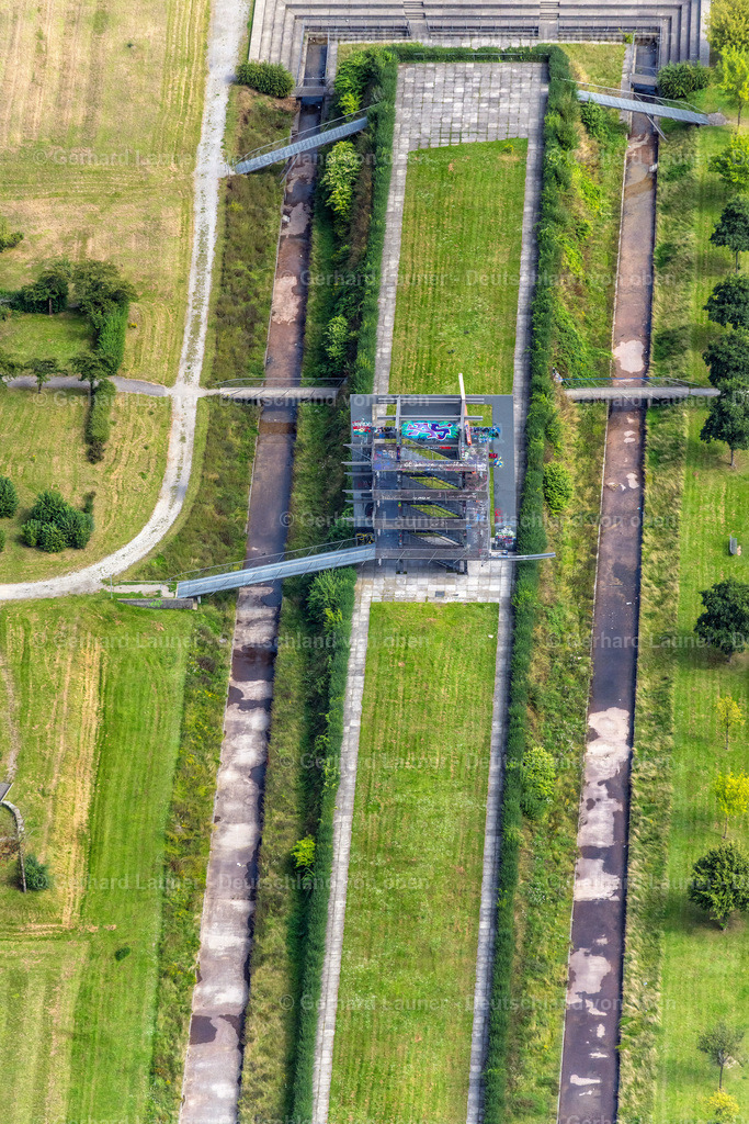 4050185 | OBERHAUSEN 25.08.2021 Parkanlage OLGA-Park auf dem Gelände der ehemaligen Zeche " Osterfeld " in Oberhausen im Bundesland Nordrhein-Westfalen, Deutschland. // Park OLGA-Park on the site of the former coal mine "Osterfeld" in Oberhausen in the state of North Rhine-Westphalia, Germany. Foto: Gerhard Launer