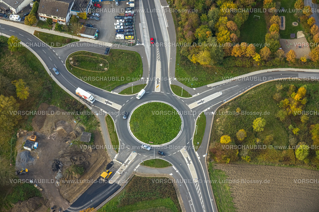 Bergkamen221012922 | Luftbild, Neue Trasse für die L821n Ortsumgehung zwischen Erich-Ollenhauer-Straße und Lünener Straße am Gewerbegebiet In der Schlenke, Neuer Kreisverkehr, Oberaden, Bergkamen, Ruhrgebiet, Nordrhein-Westfalen, Deutschland
