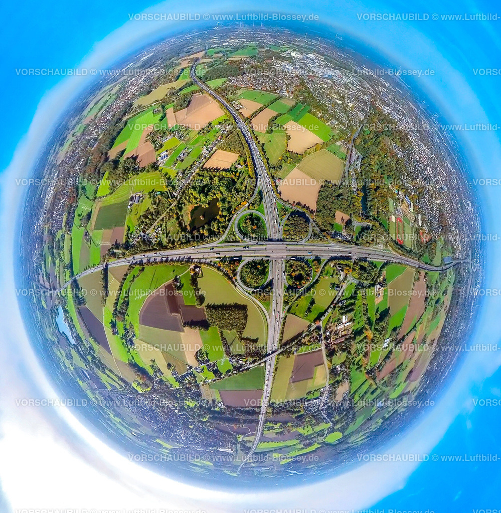 Moers20221006_1BAB-Kreuz_Krefeld_A40 | Luftbild, Autobahnkreuz Moers, Autobahn A40 und Autobahn A57, Fisheye Aufnahme, Fischaugen Aufnahme, 360 Grad Aufnahme, Moers-Hülsdonk, Moers, Fisheyeaufnahme, Ruhrgebiet, Nordrhein-Westfalen, Deutschland