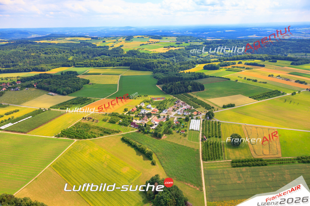 Die Luftaufnahme Hoehe - Graefenberg wurde 2017 mittels Flugzeug (keine Drohne) erstellt. Perfekte Schärfe und Druck- Auflösung- Garantiert!