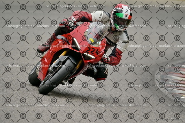 25bt05-0782 | markuskiefer.com - Realisiert mit Pictrs.com
